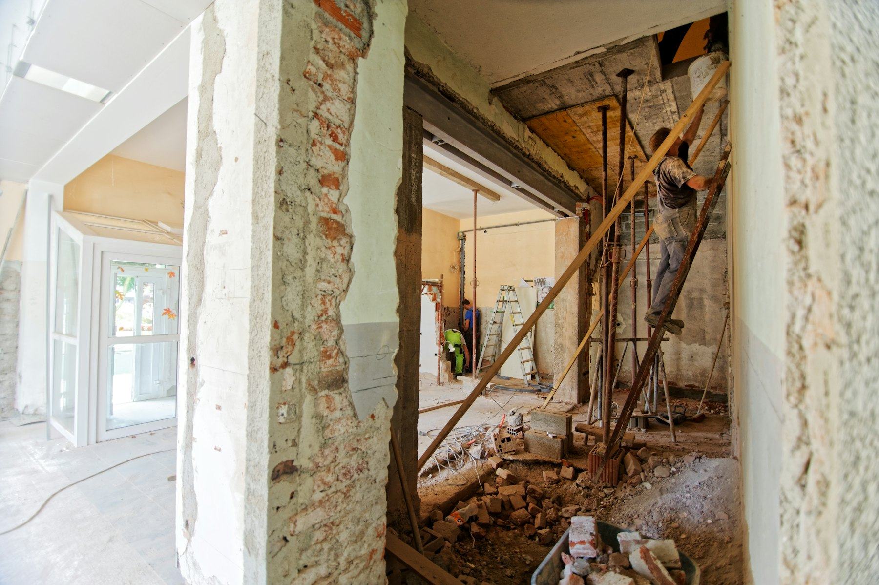 Une pièce en travaux de rénovation